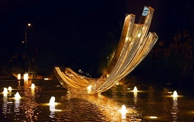 เรือโลหะ LED รูปปั้นศิลปะแสง